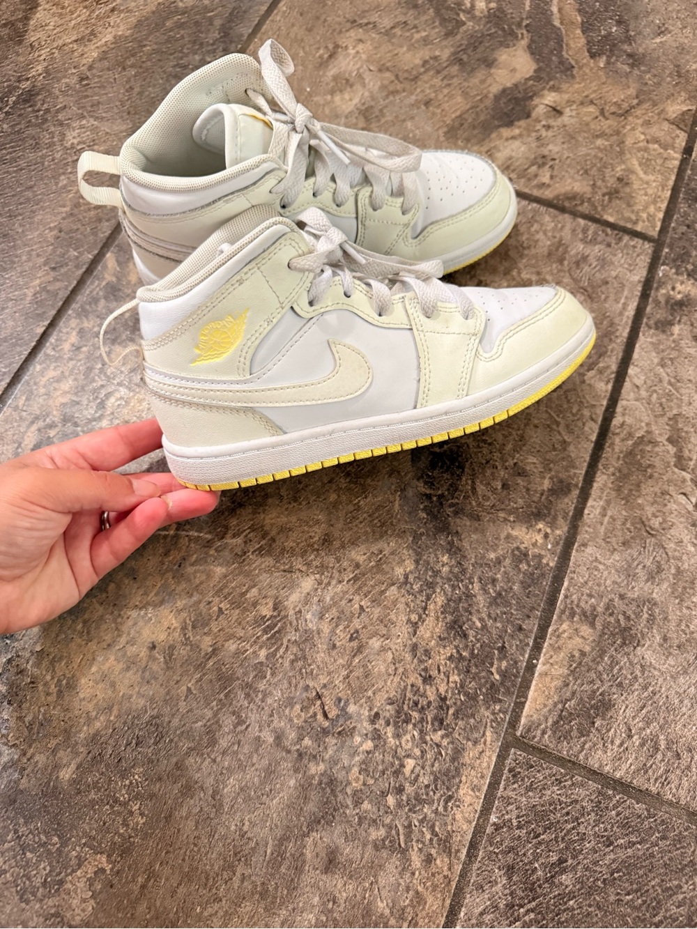 White Air Jordan 1 Mid Shoes Little Kid’s size 1